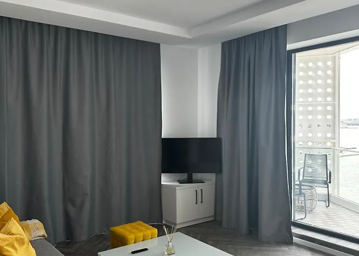 On Exclusive * Mamaia